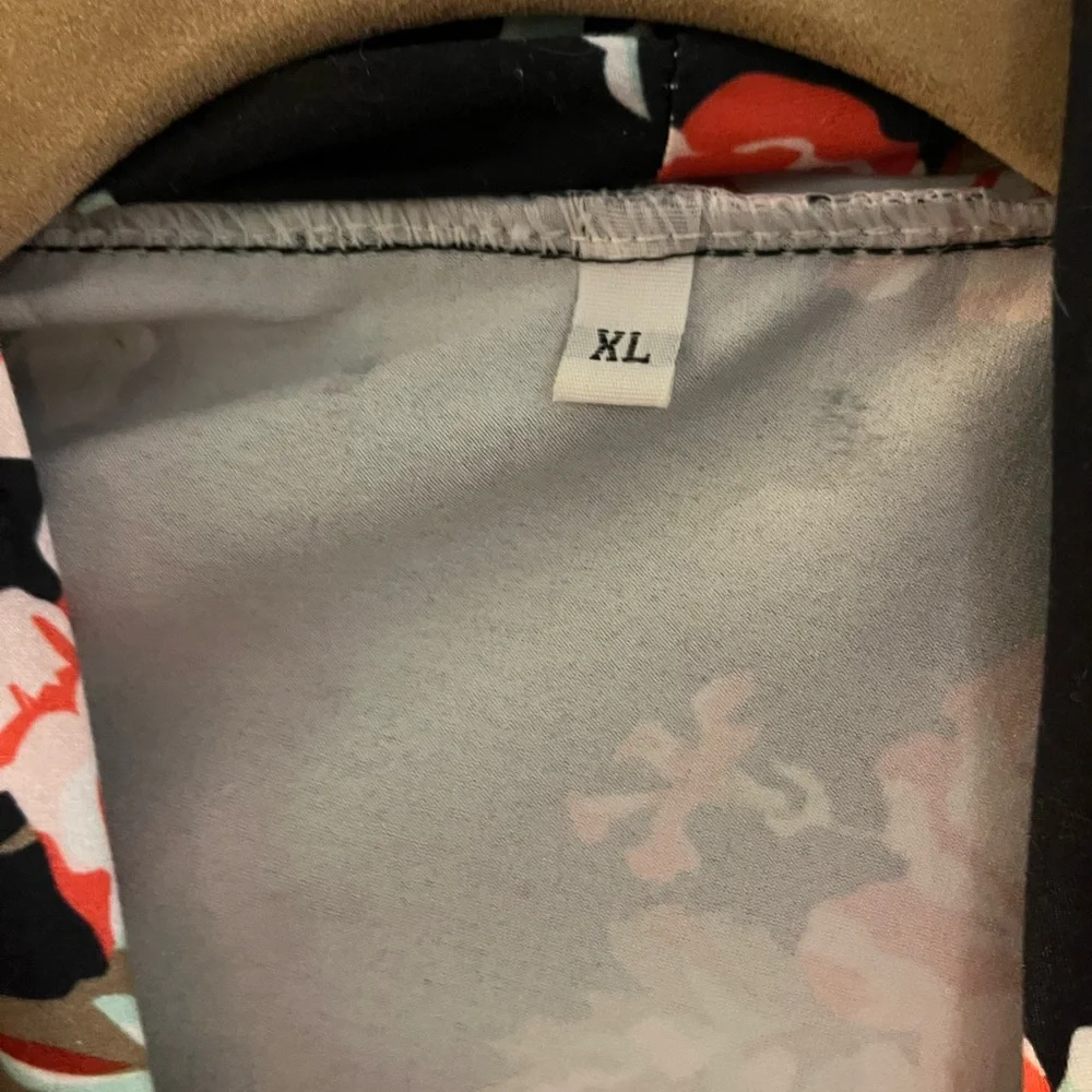 Floral Black and Red Kimono - Picture 2 of 3